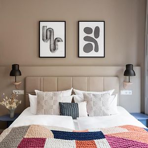 Mittelgroßes Zimmer mit Kingsize-Bett